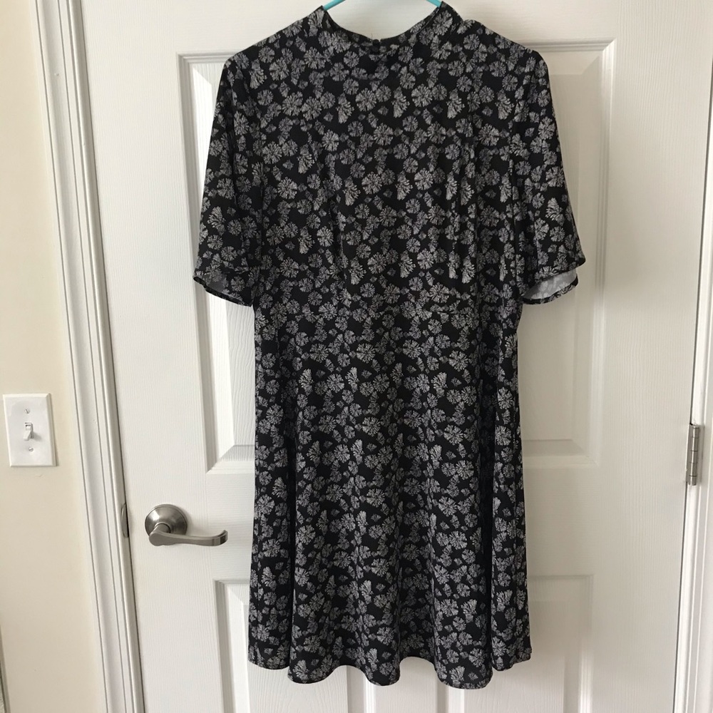 Black Flower Print Dress🤍